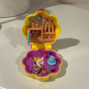 Polly Pocket Tiny Places Art Studio Mini Compact     kids toys dolls toy playset